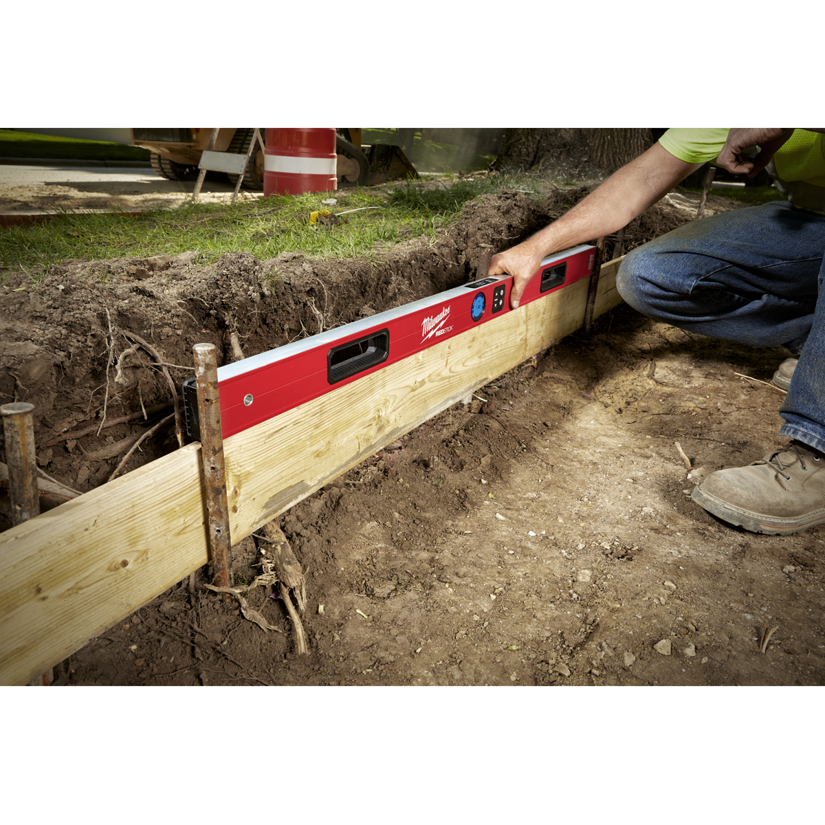 Milwaukee REDSTICK⢠Digital Level w/ PINPOINT⢠Measurement Technology